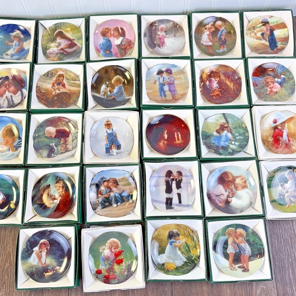 Lot of 28 Donald Zolan Pemberton & Oaks Mini Porcelain Decoration Plates 3.2”